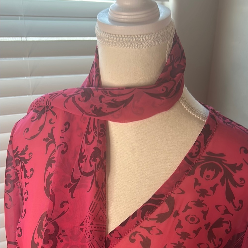Elegant Pink Patterned Women's Top - Picture 2 of 5